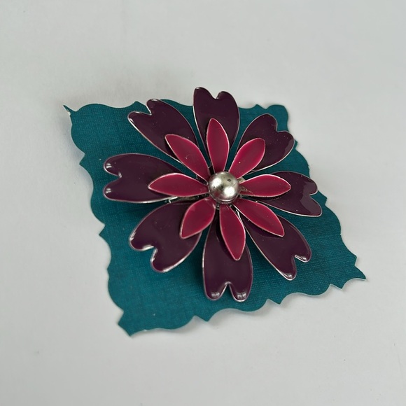 Beautiful Lightweight Purple 🌸Flower Brooch/Pin - Picture 4 of 5